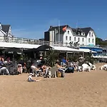 De L'eve: Beachside Family Retreat With Private Parking Apartment Saint-Nazaire (Loire-Atlantique)