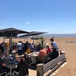 De L'eve: Beachside Family Retreat With Private Parking Apartment Saint-Nazaire (Loire-Atlantique)